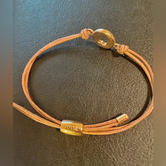 Fossil gold heart leather bracelet - Picture 3 of 3
